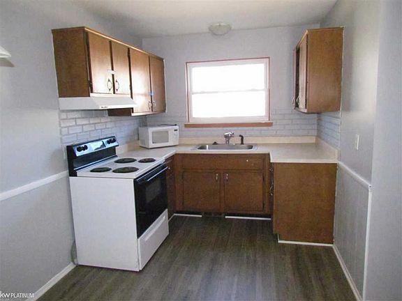 3rd image of 128 S Christine Cir