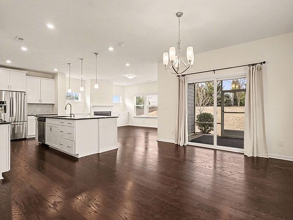 5th image of 324 Sage Oak Ln
