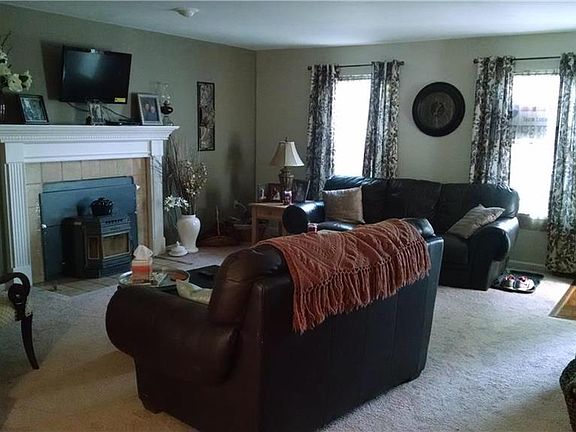 2nd image of 702 Briarwood Dr #A