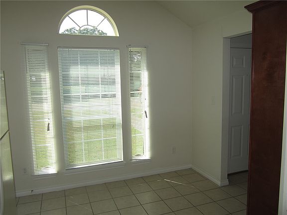 3rd image of 306 Fairway Dr