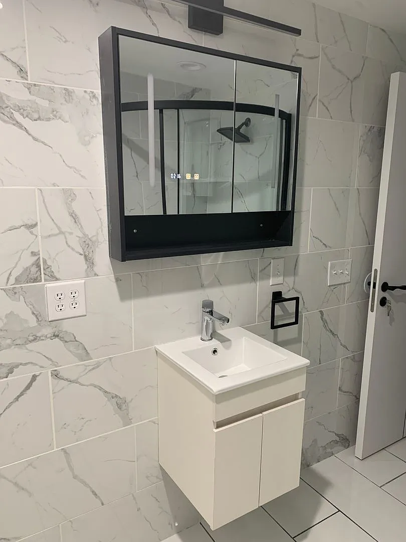 3 Bedroom 1.5 Bath Apartment *Newly Renovated Summer 2023* — Photo 2