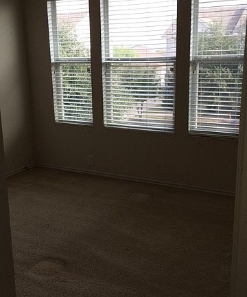2nd image of 10313 Lateleaf Oak