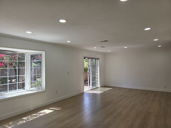 3rd image of 47807 Masters Ct