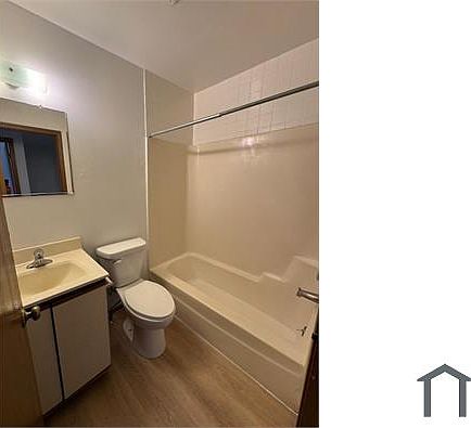 3rd image of 324 N Jackson St