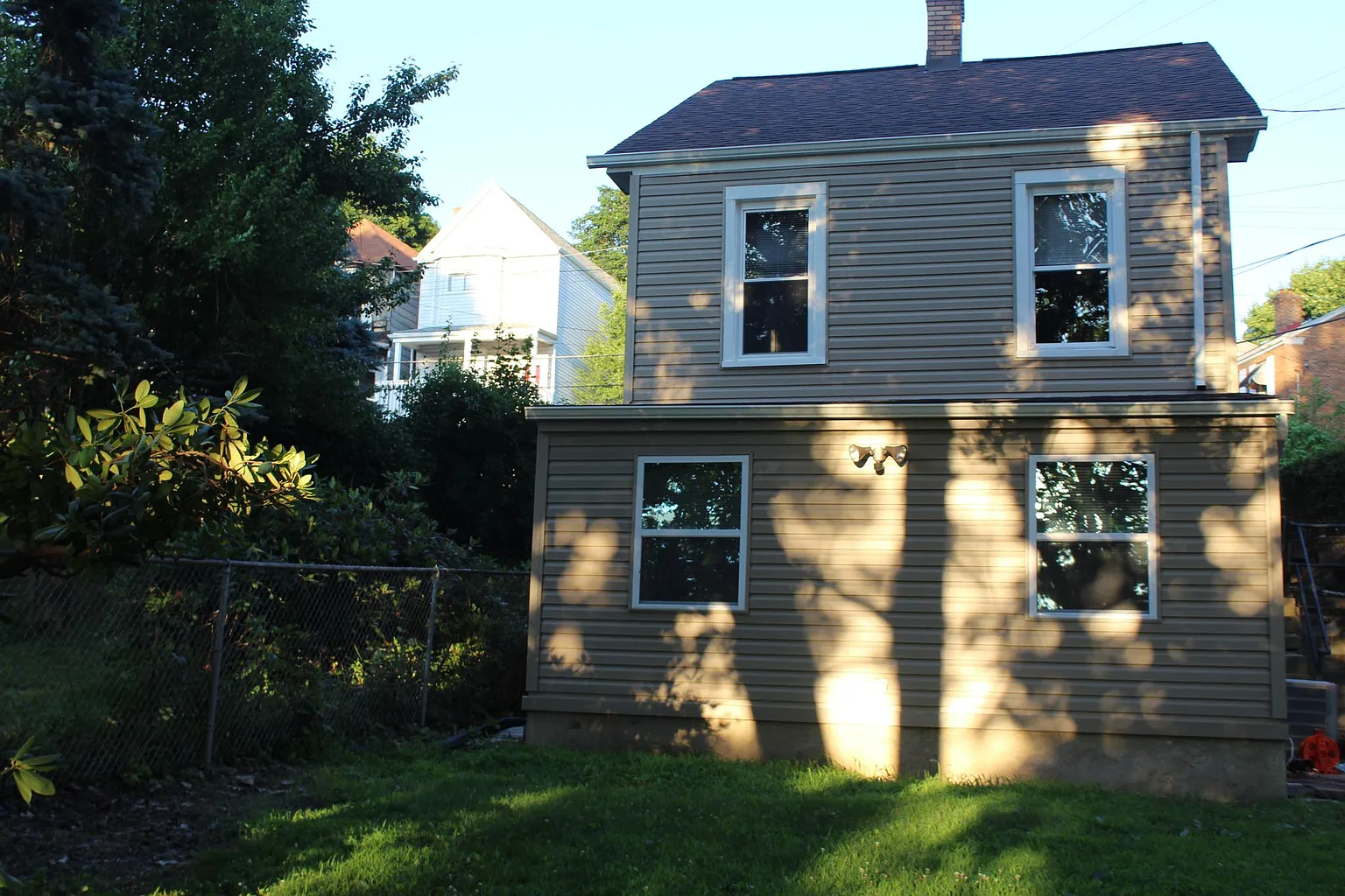 484 Belonda St photo 1