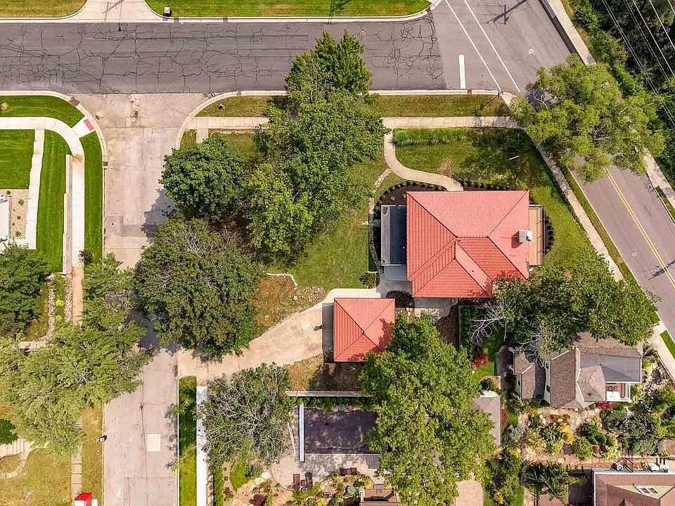 2nd image of 319 Corby Blvd