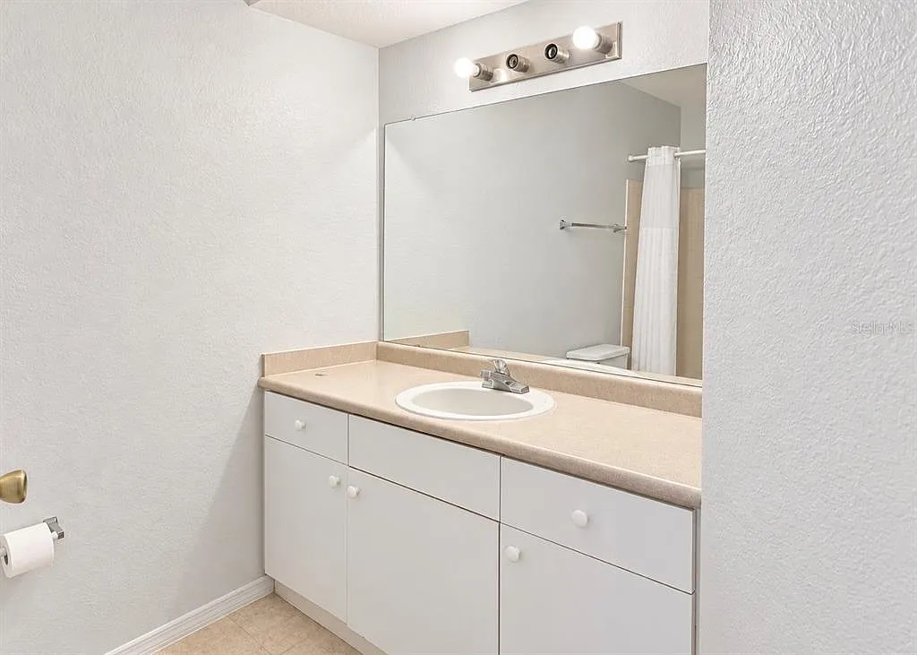 1 bed, 1.0 bath, 650 sqft, $1,300 — Photo 3