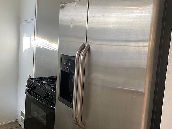 4th image of 2142 E 1st St #2