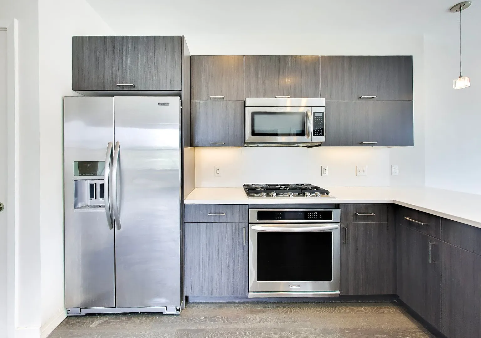 Gorgeous 2 bed + 1 Bath with a VIEW! — Photo 2