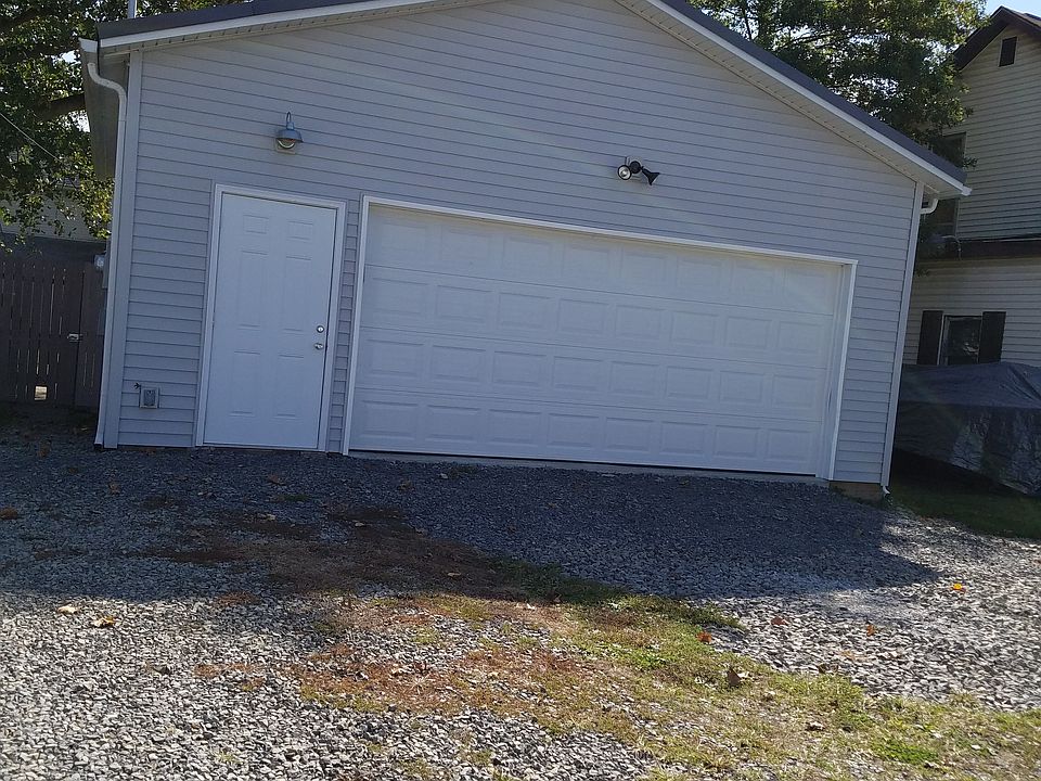 1st image of 211 W Slingluff Ave