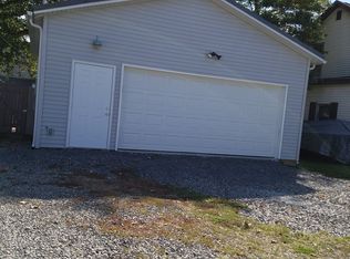 211 W Slingluff Ave, Dover, OH 44622