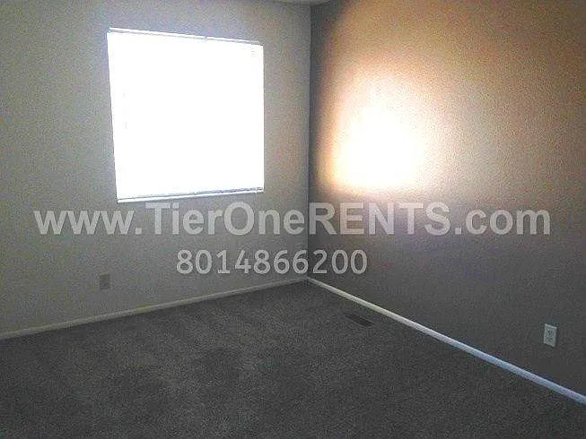 619 Angie Cir — Photo 11