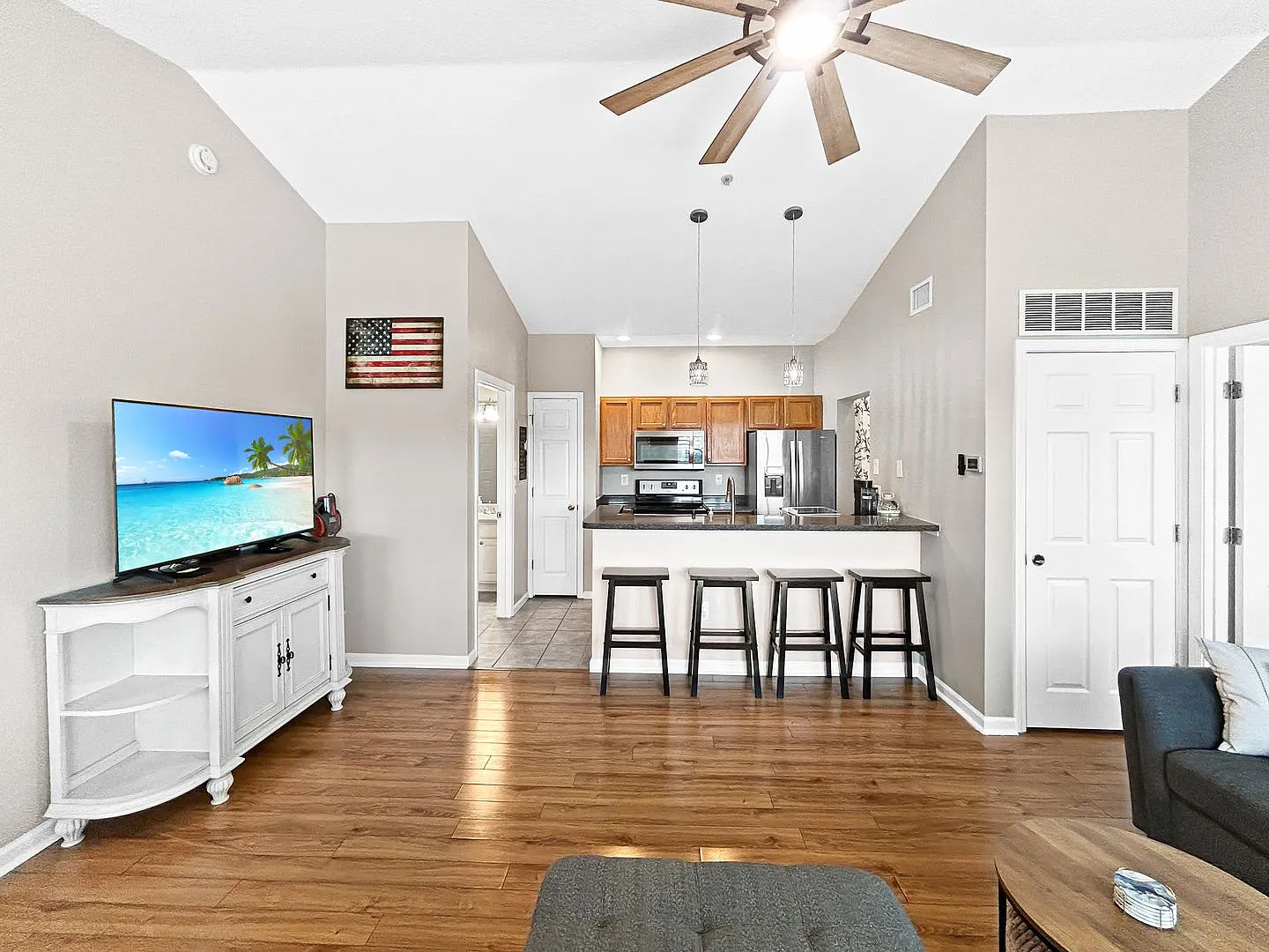 Furnished Penthouse Living at Beachway Condominiums Top-Floor Seminole Condo! 2bed|2bath — Photo 2