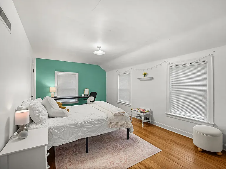 910 Vine St — Photo 5
