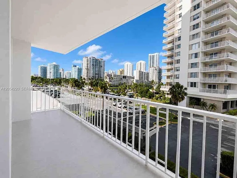500 Bayview Dr #232 — Photo 7