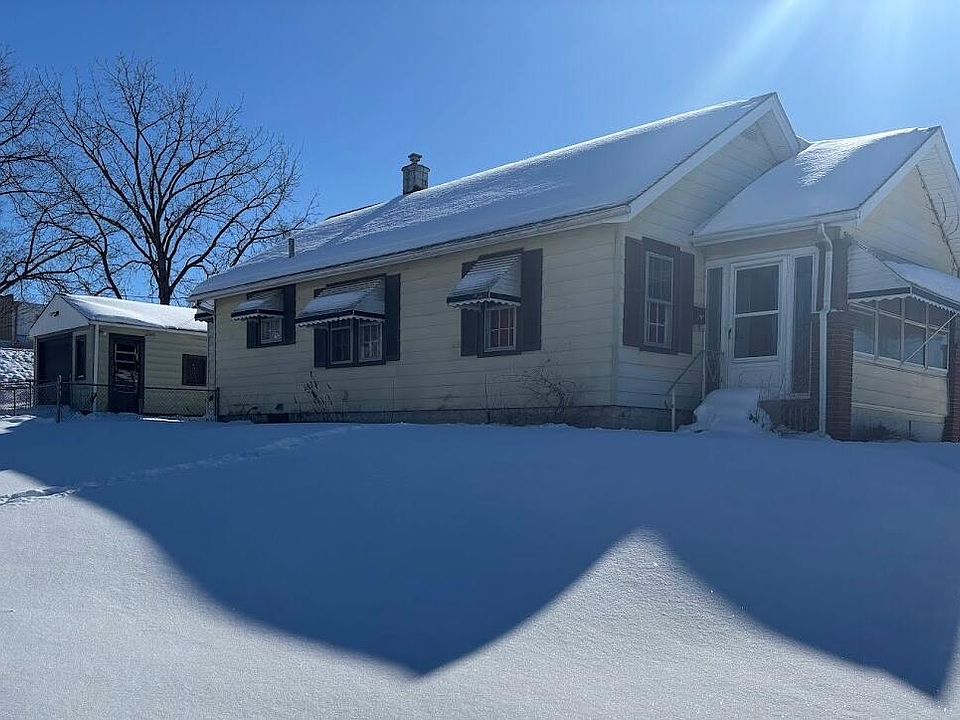 2nd image of 202 Seever St