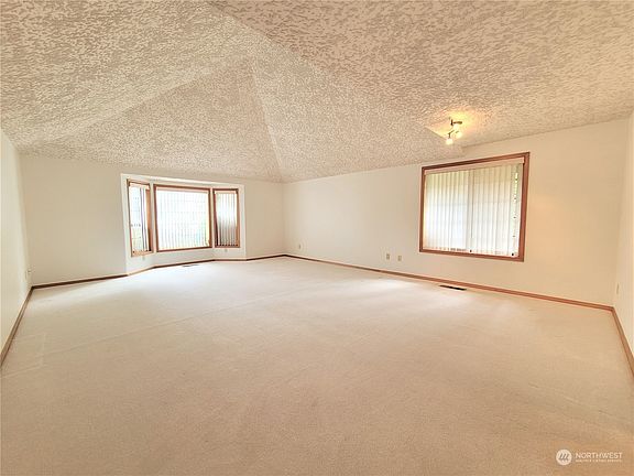 5th image of 3704 NE 159th Avenue