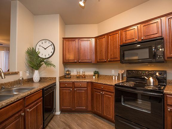 1c1 757 SQFT 1 Bed 1 Bath
