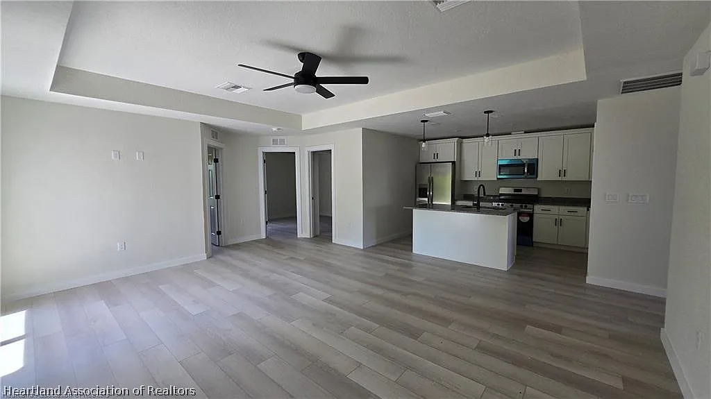 3 bed, 2.0 bath, 1098 sqft, $1,650 — Photo 2