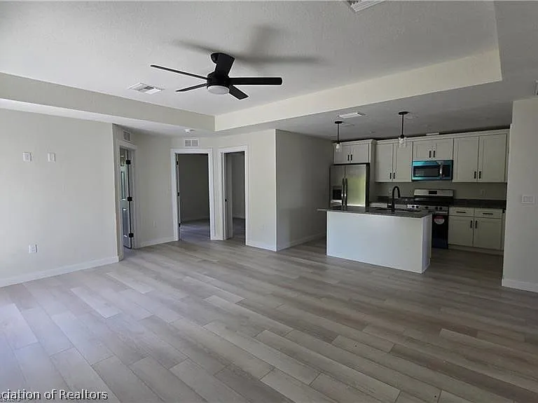 339 E Waterway Ave NW — Photo 2
