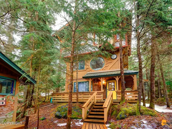 136 Alpine Meadows Ave, Girdwood, AK 99587
