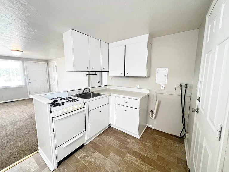 811 E Lake Ave — Photo 8
