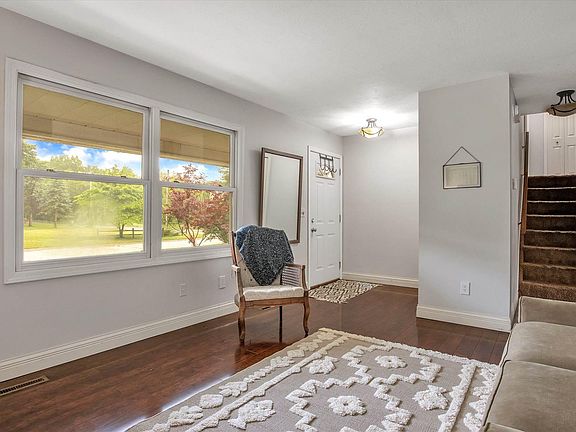 5th image of 21235 Clover Hill Ct