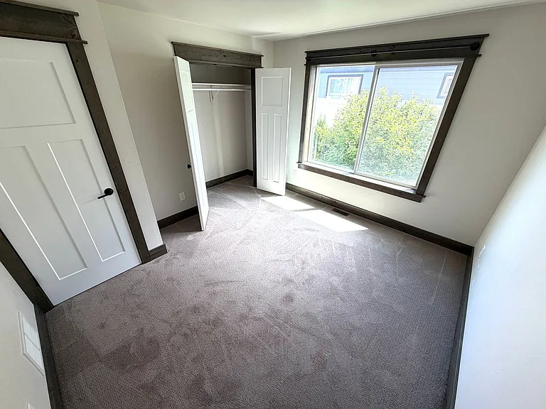 2865 Ashley Ave — Photo 14
