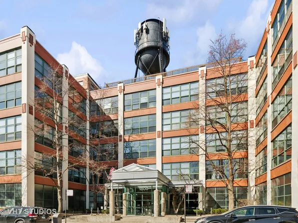 1800 W Roscoe St APT 534, Chicago, IL 60657