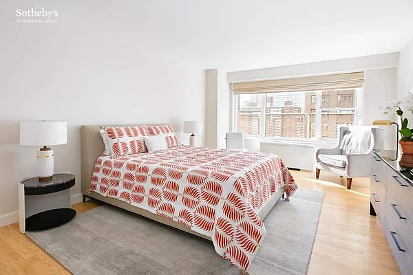Sold by Sotheby's International Realty | media 9