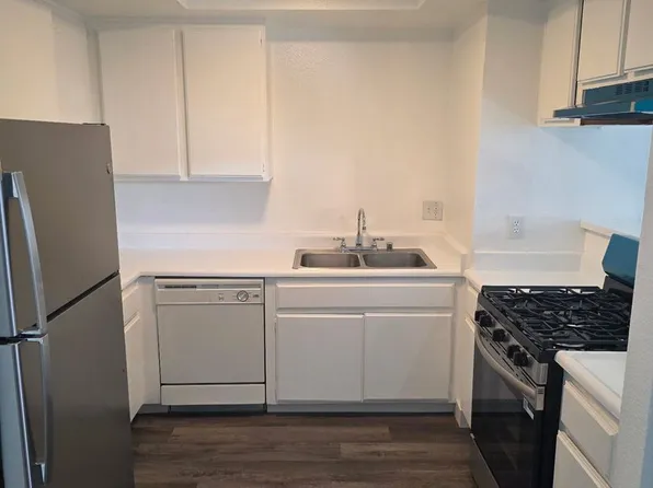 Yukon Apartments (DMM5), 14104 Yukon Ave APT 14, Hawthorne, CA 90250
