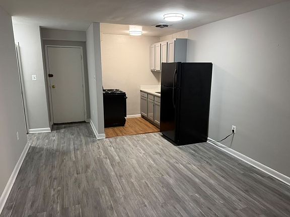 3rd image of 1835 Central Pl NE APT 3