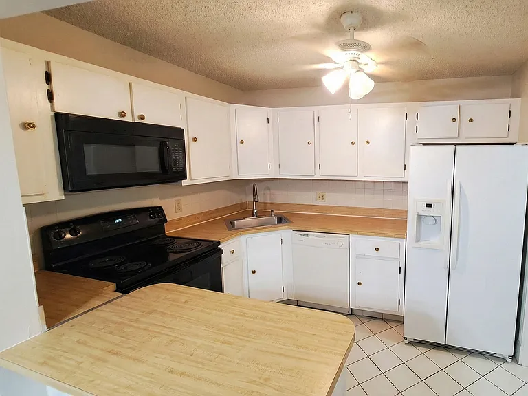 222 Pine Hov Cir #2B — Photo 4