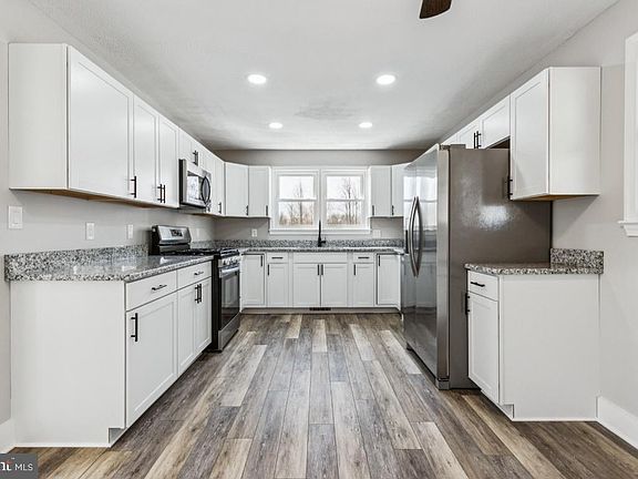 5th image of 15488 Bruces Ln