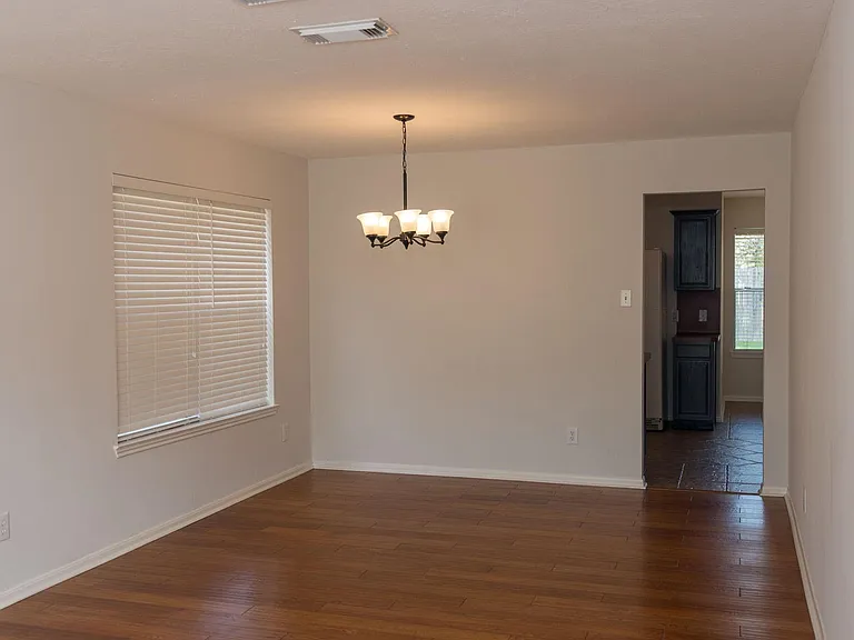 2207 Ames St — Photo 5