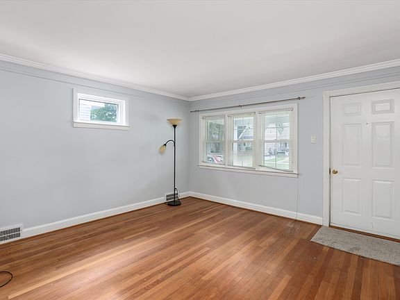 5th image of 2202 Hollywood Ave #1
