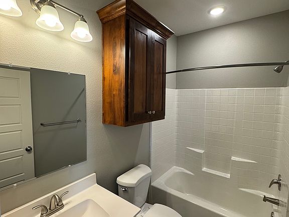 2nd image of 572 Ivy Ln