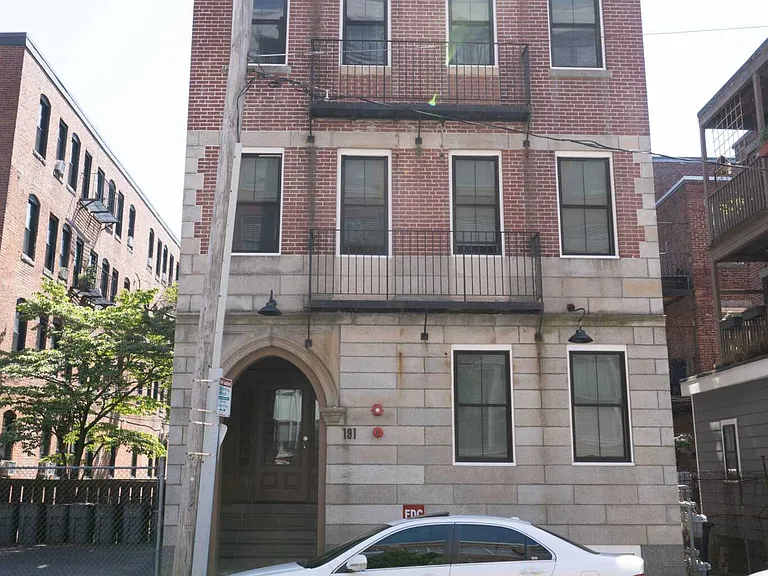 Porter St — Photo 9
