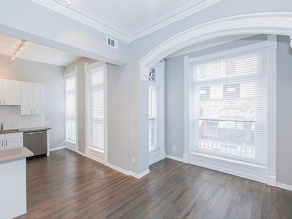 4th image of 48 E Chicago Ave