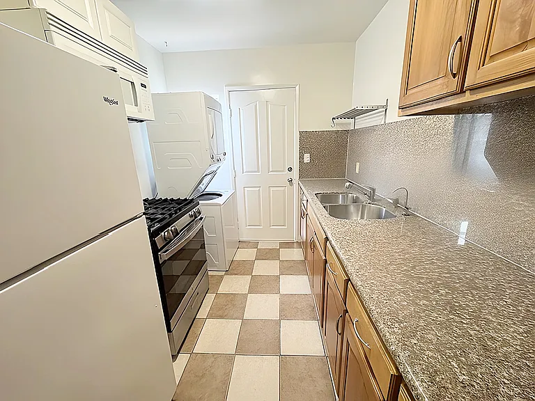 5571 Margaret Ave — Photo 10