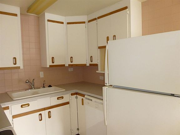 4th image of 1927 Riverview Dr