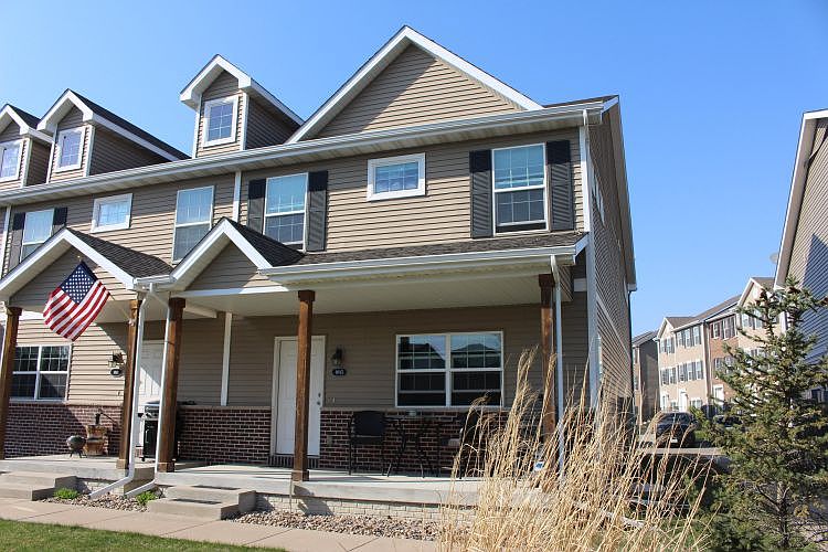 1st image of 1015 NE Patchin Ln