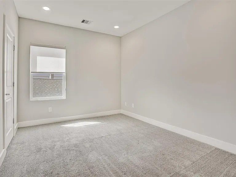 2413 Chapman St — Photo 15