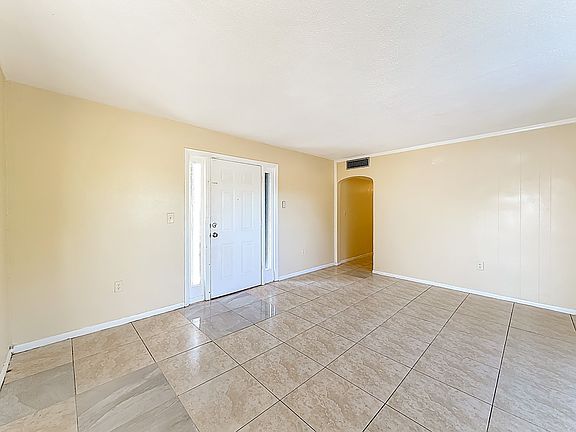 3rd image of 2335 NE 172nd St APT 8