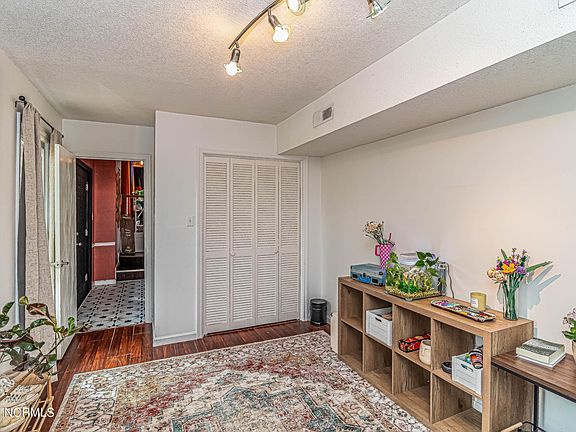 5th image of 301 Mimosa Park Drive