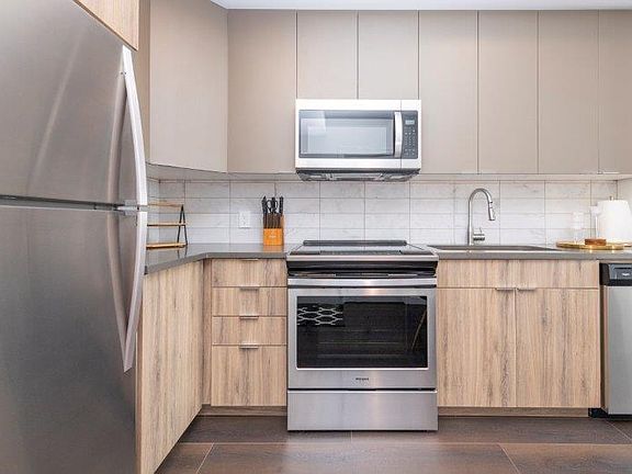 3rd image of 510 12th Ave SW #2804