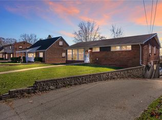 402 Vale Dr, Pittsburgh, PA 15239