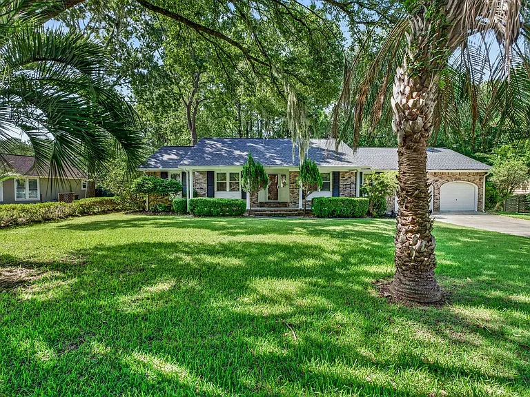 1037 Law Ln — Photo 5