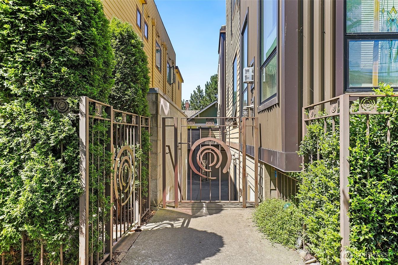 1st image of 4923 39th Avenue S
