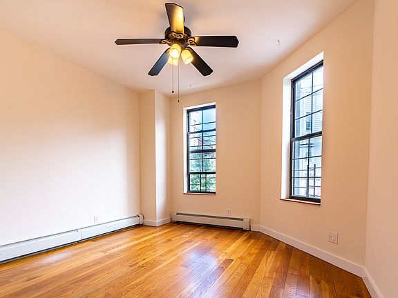4th image of 67 Hausman St #2